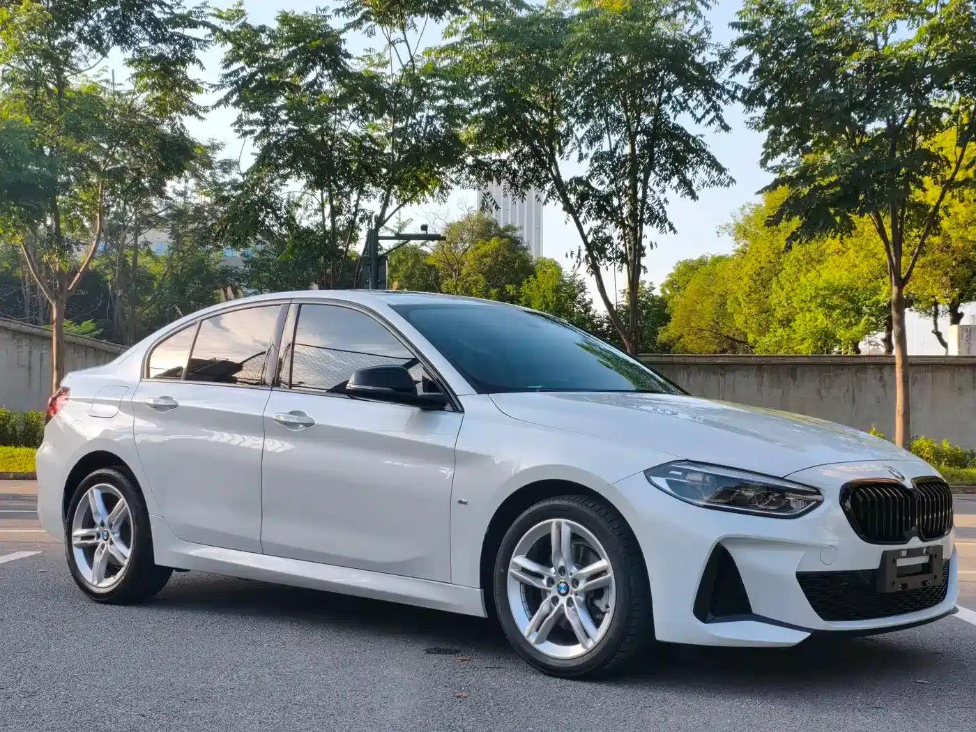 2023 BMW 1 Series 120i M Sport Edition — миниатюра 2
