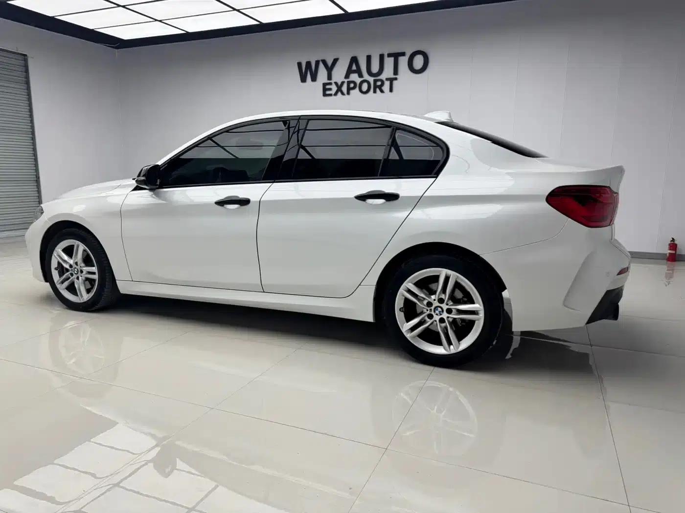 2022 BMW 1 Series 120i M Sport Shadow Edition — миниатюра 4