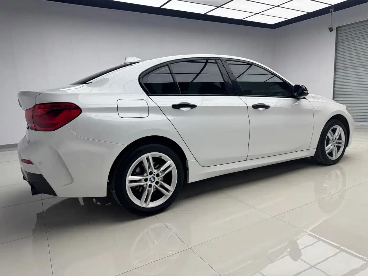 2022 BMW 1 Series 120i M Sport Shadow Edition — миниатюра 6
