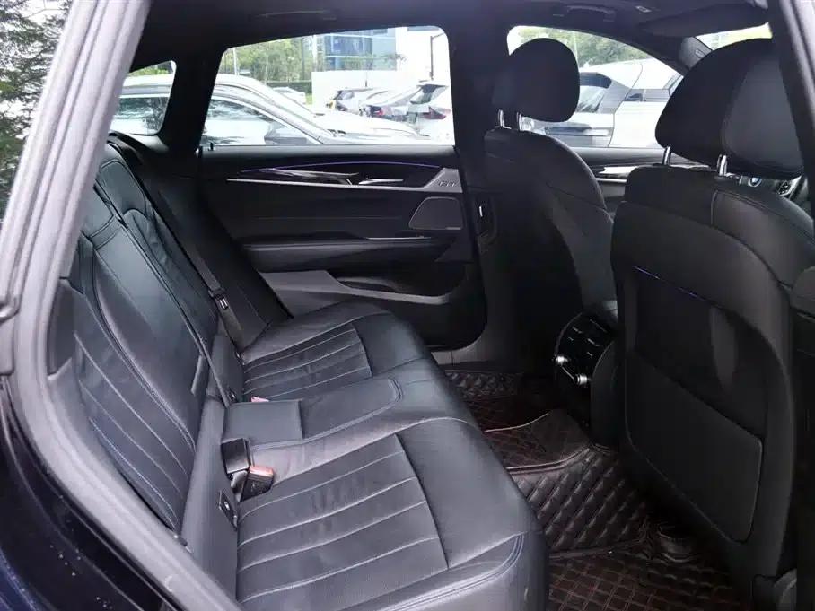2020 BMW 6 Series GT 630i M Sport Package — миниатюра 11