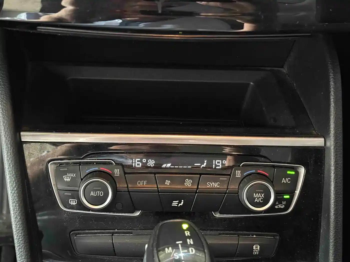 2016 BMW 2 Series Gran Tourer 218i Leading Edition — миниатюра 14