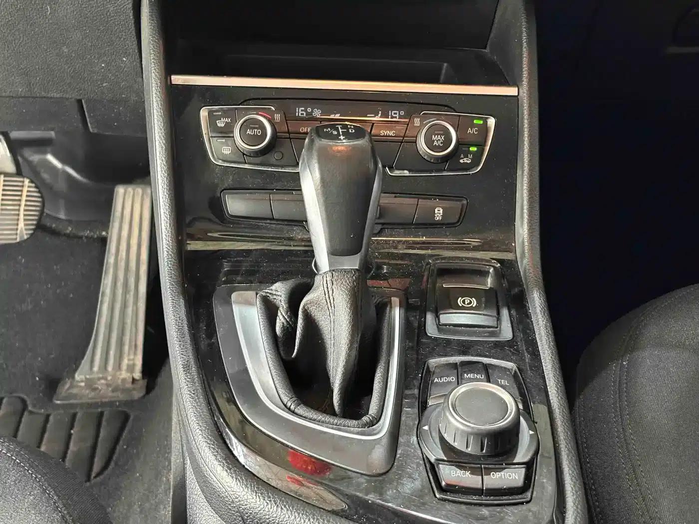 2016 BMW 2 Series Gran Tourer 218i Leading Edition — миниатюра 15