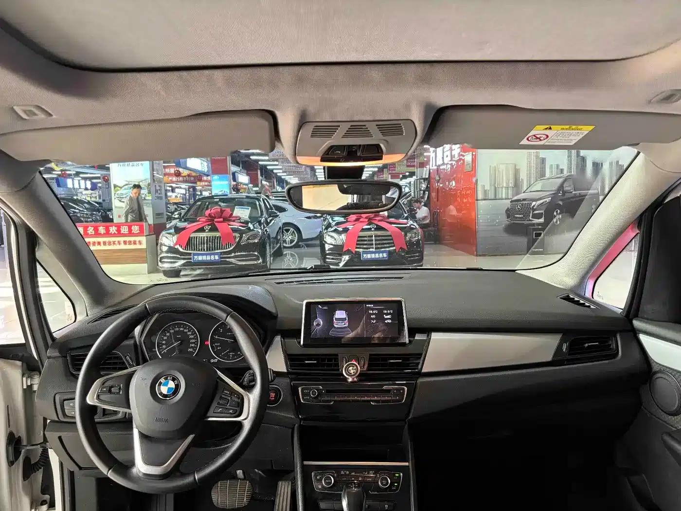2016 BMW 2 Series Gran Tourer 218i Leading Edition — миниатюра 16