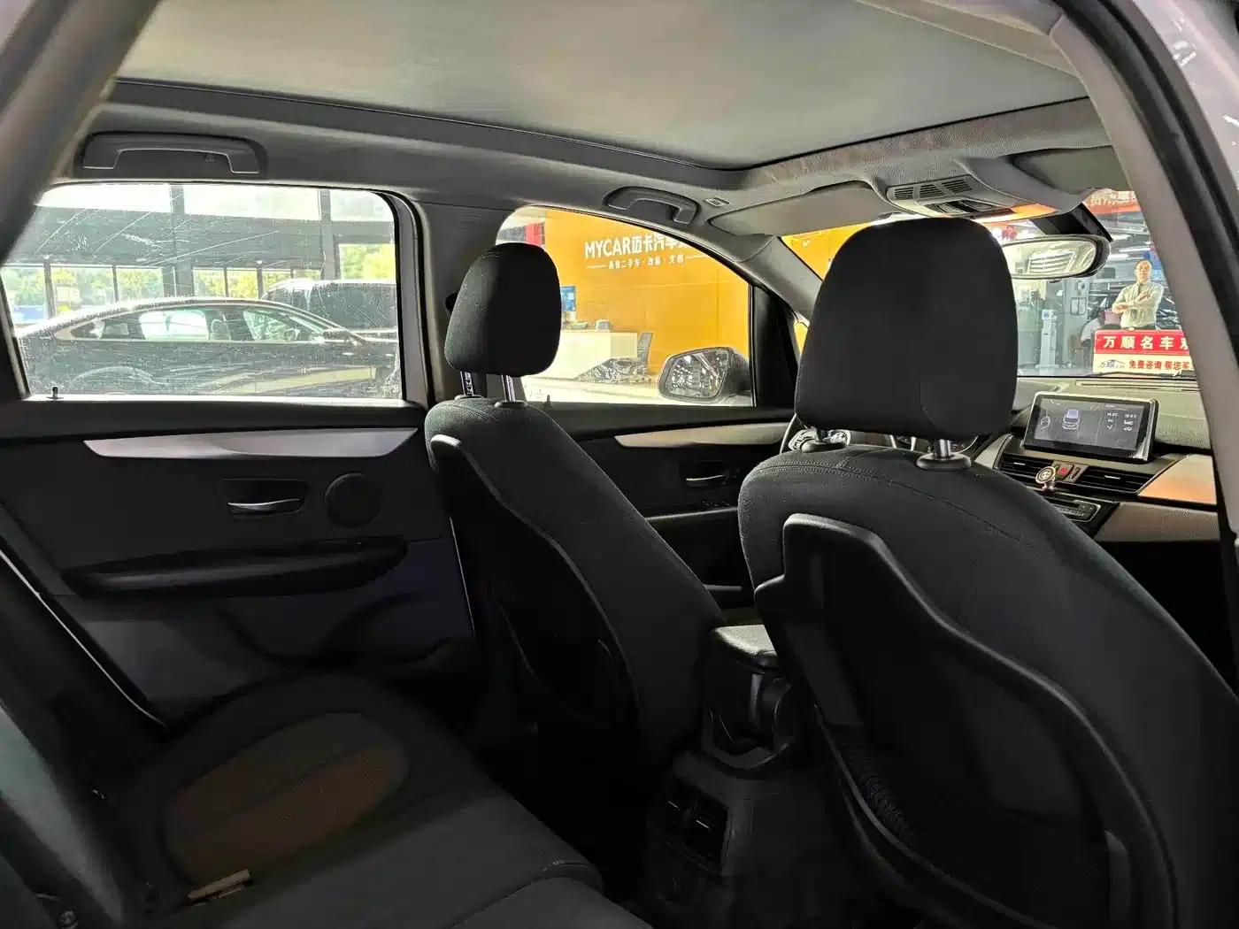 2016 BMW 2 Series Gran Tourer 218i Leading Edition — миниатюра 21