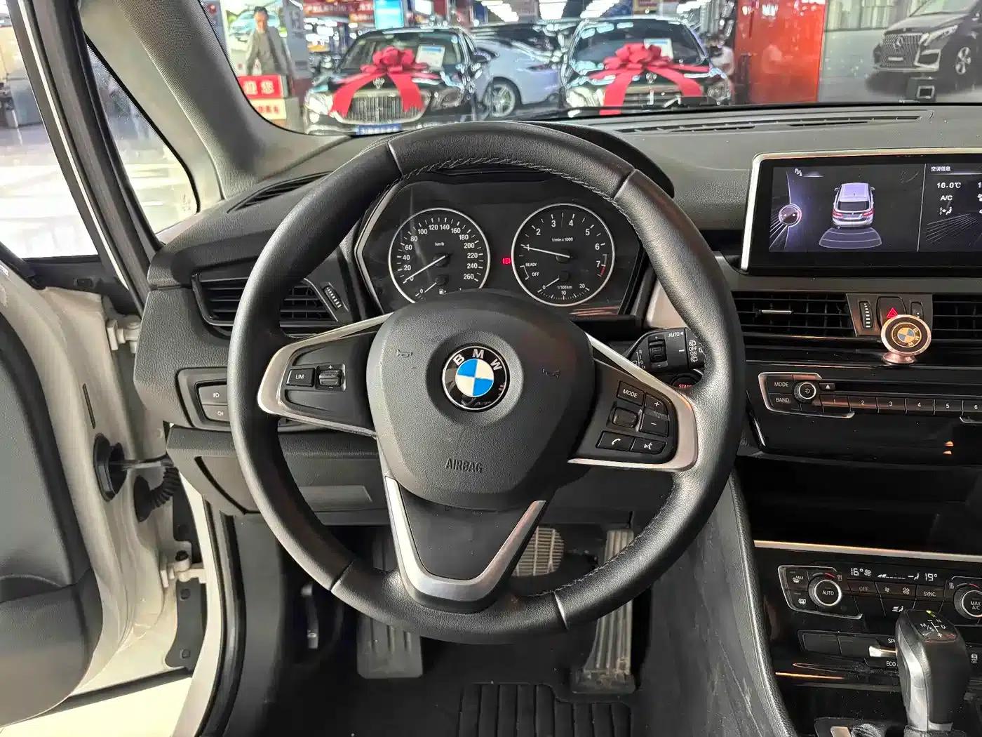 2016 BMW 2 Series Gran Tourer 218i Leading Edition — миниатюра 4
