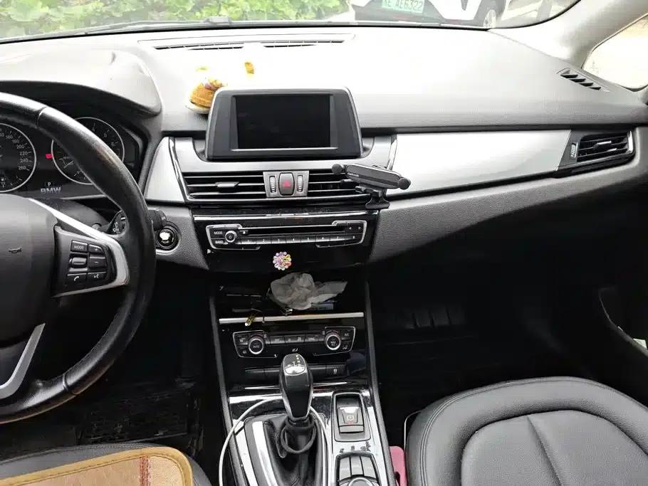 2016 BMW 2 Series Gran Tourer 218i Leading Edition — миниатюра 13