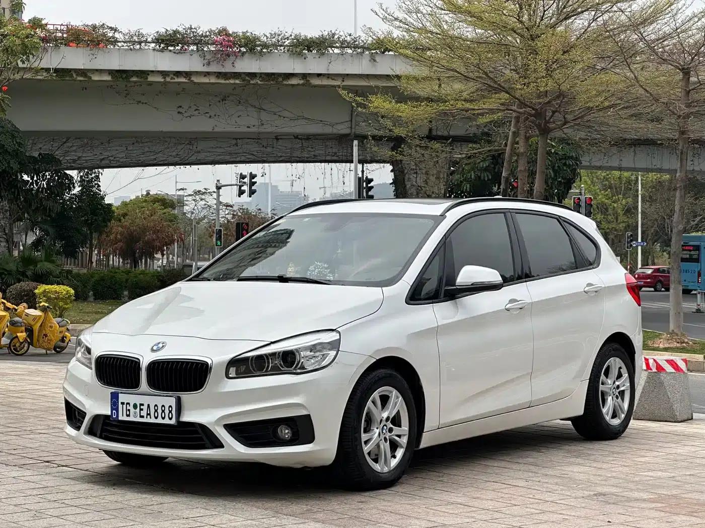 2016 BMW 2 Series Gran Tourer 218i Leading Edition — миниатюра 1