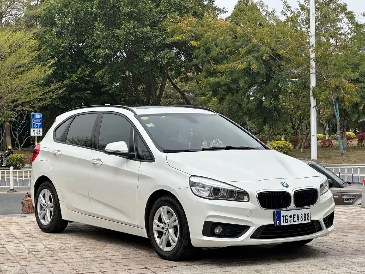 2016 BMW 2 Series Gran Tourer 218i Leading Edition — миниатюра 3