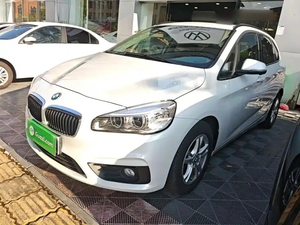 2016 BMW 2 Series Gran Tourer 218i Leading Edition — миниатюра 1