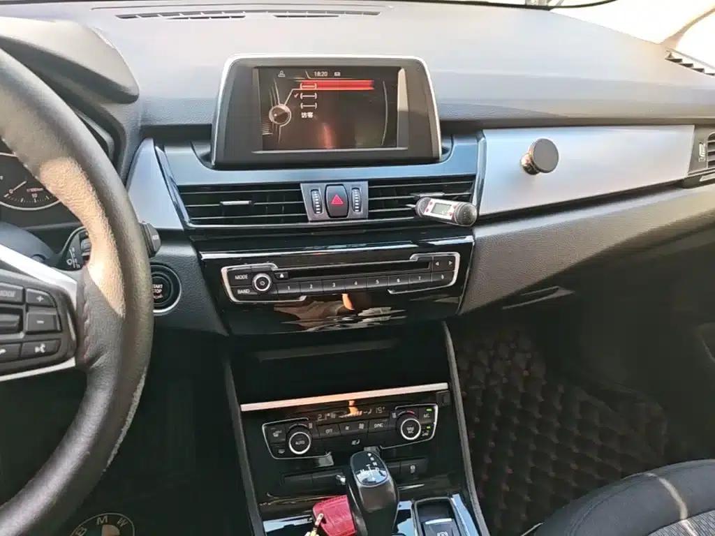 2016 BMW 2 Series Gran Tourer 218i Leading Edition — миниатюра 13