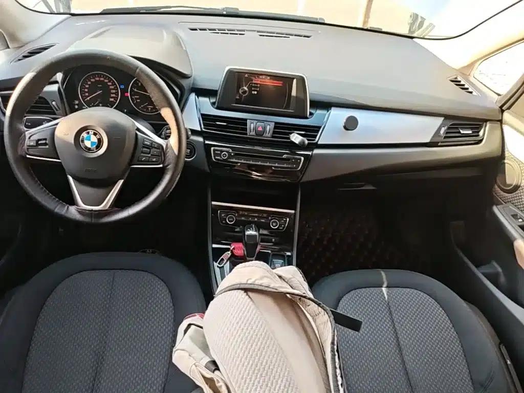 2016 BMW 2 Series Gran Tourer 218i Leading Edition — миниатюра 10