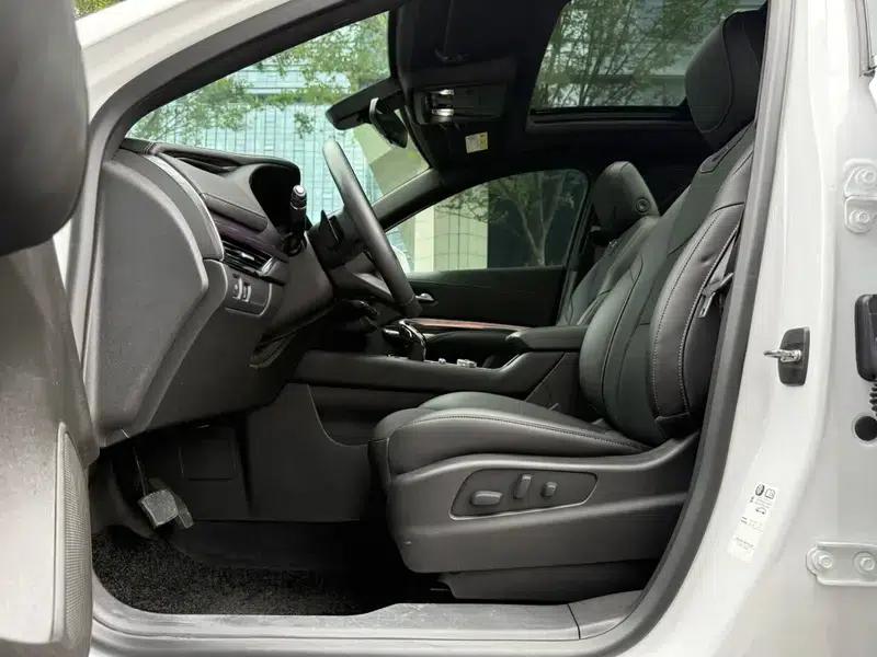 Cadillac XT4 2021 28T Two-Wheel Drive Technology Edition — миниатюра 13