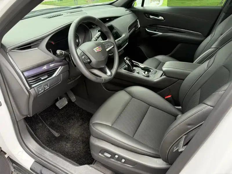 Cadillac XT4 2021 28T Two-Wheel Drive Technology Edition — миниатюра 18
