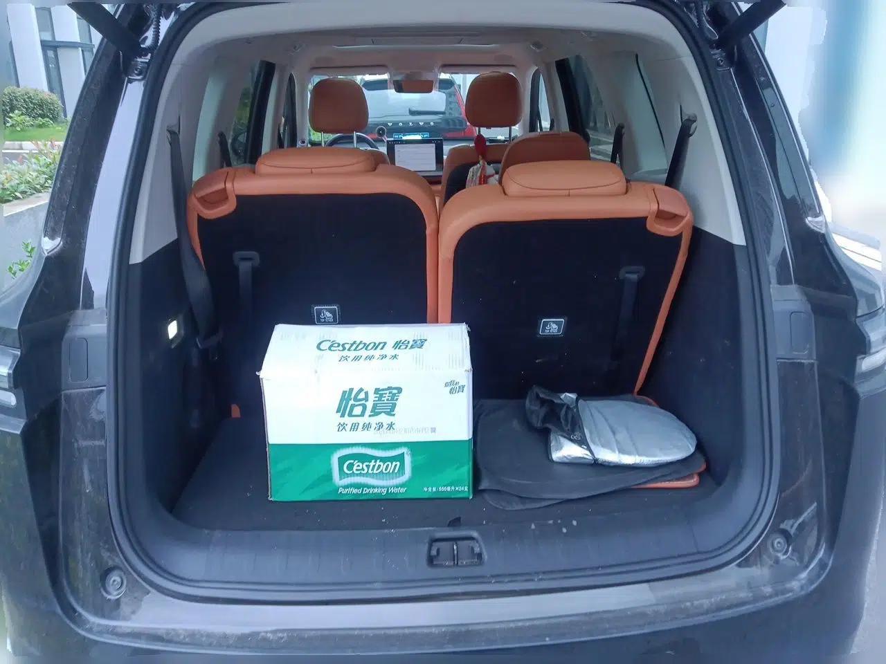 Leapmotor C16 2024 Pure Electric 520 Deluxe Edition — миниатюра 19