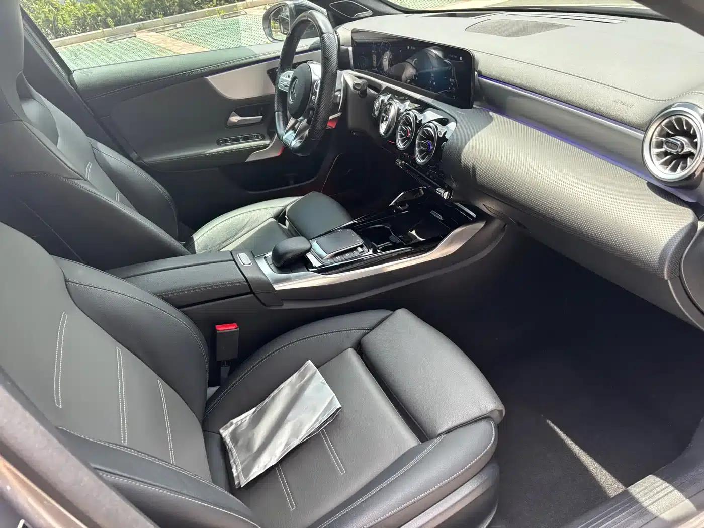 2021 Mercedes-Benz A-Class AMG A 35 L 4MATIC Midnight Edition — миниатюра 15