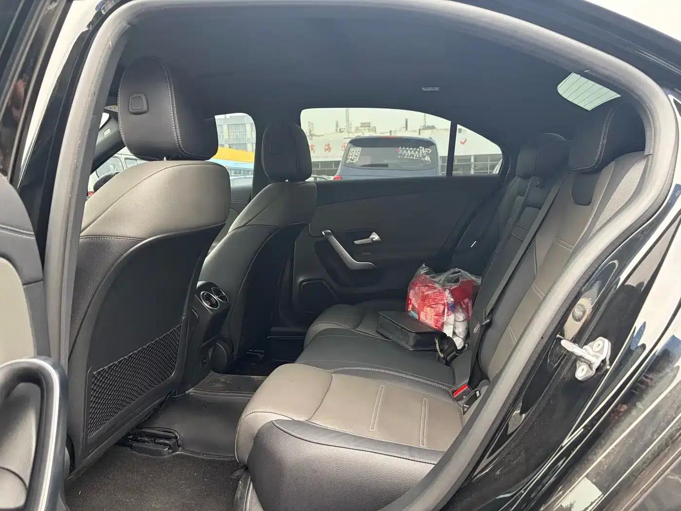 2022 Mercedes-Benz A-Class AMG A 35 L 4MATIC — миниатюра 8