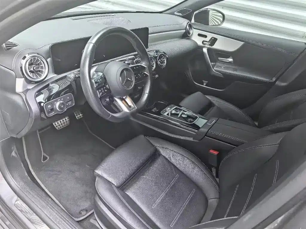 Imported 2025 Mercedes-Benz A-Class AMG A 35 4MATIC — миниатюра 6