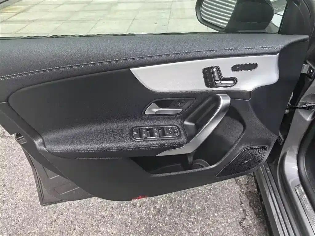 Imported 2025 Mercedes-Benz A-Class AMG A 35 4MATIC — миниатюра 7