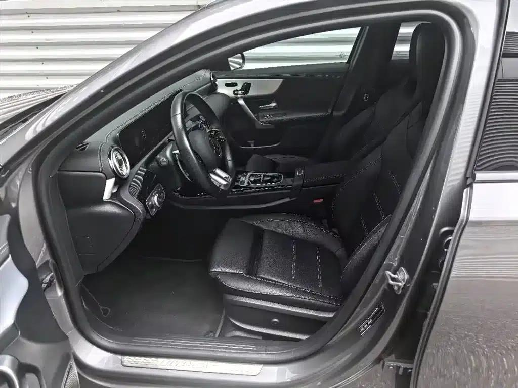 Imported 2025 Mercedes-Benz A-Class AMG A 35 4MATIC — миниатюра 8