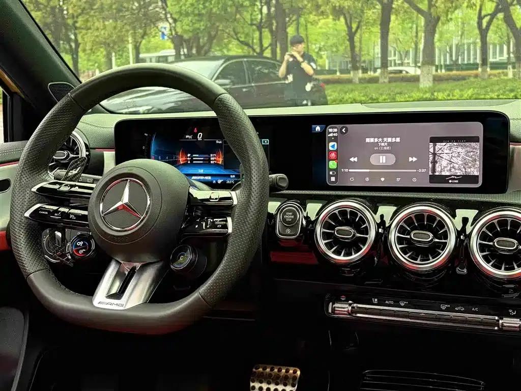 Imported 2024 Mercedes-Benz A-Class AMG A 35 4MATIC — миниатюра 14
