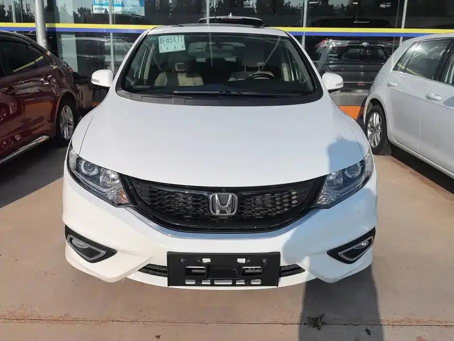 Jade 2014 1.8L Automatic Comfort Elite Edition 5-seater — миниатюра 2