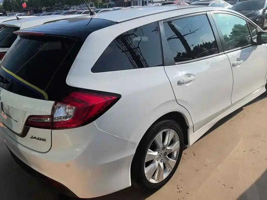 Jade 2014 1.8L Automatic Comfort Elite Edition 5-seater — миниатюра 3