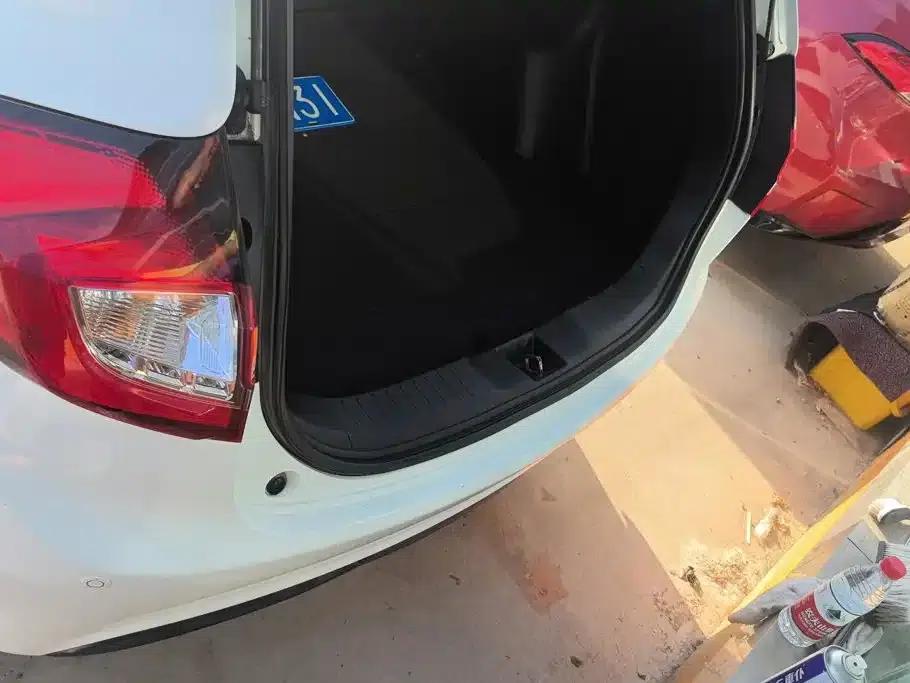 Jade 2014 1.8L Automatic Comfort Elite Edition 5-seater — миниатюра 4