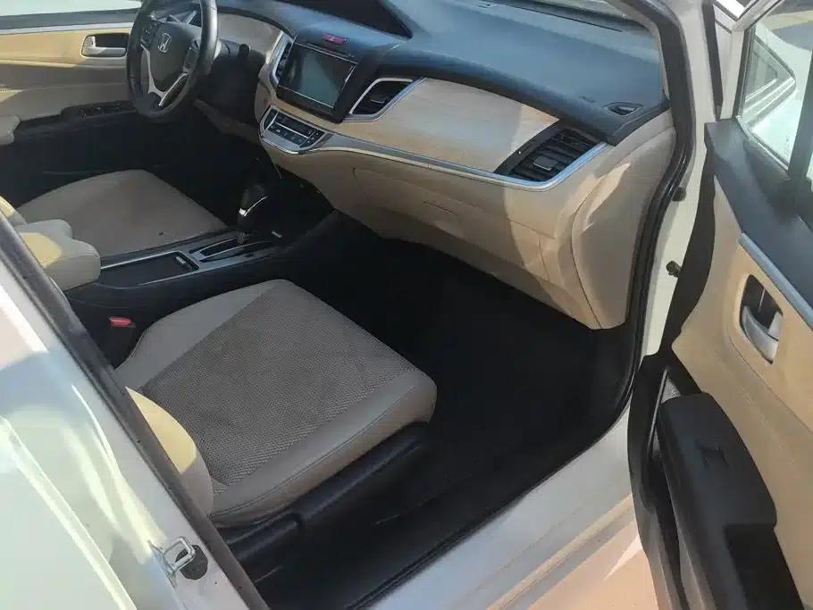 Jade 2014 1.8L Automatic Comfort Elite Edition 5-seater — миниатюра 8