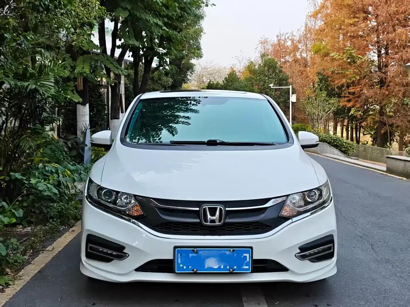 Jade 2017 1.8L Automatic Comfort Edition 5-seater — миниатюра 2
