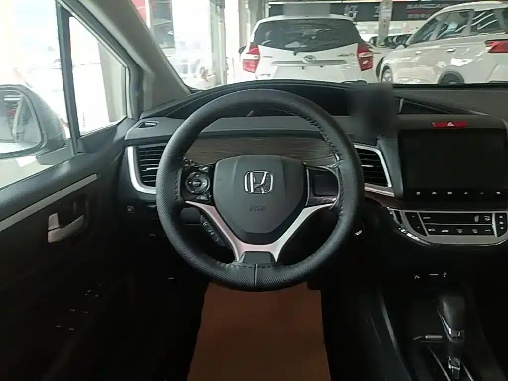 Jade 2016 1.8L Automatic Comfort Elite Edition 5-seater — миниатюра 11