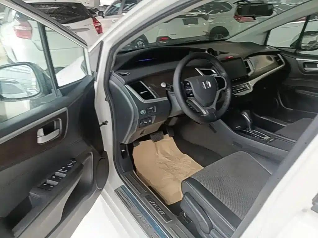 Jade 2016 1.8L Automatic Comfort Elite Edition 5-seater — миниатюра 16