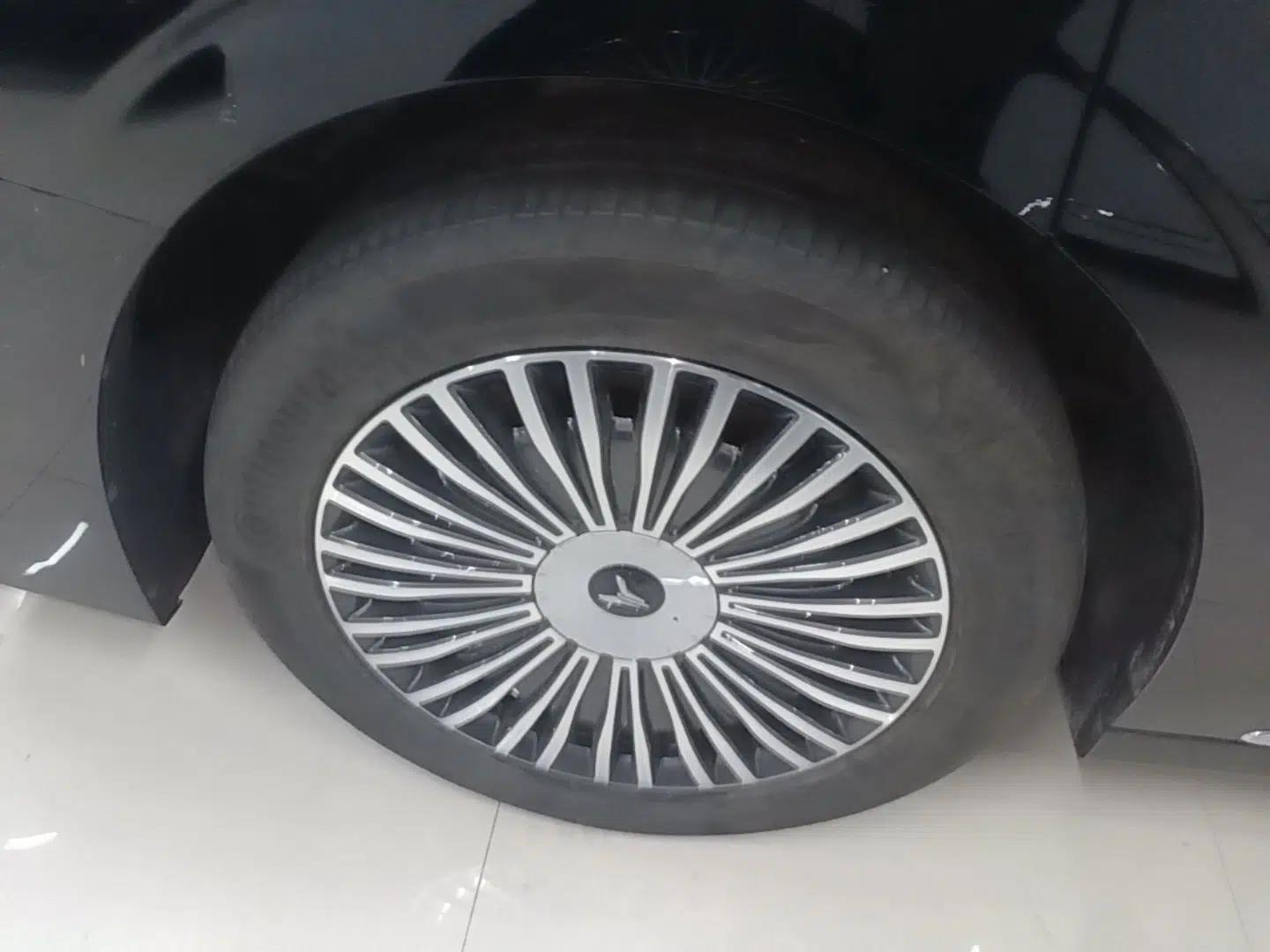 VOYAH Dream 2025 PHEV Four-Wheel Drive Prestige Kunpeng Edition — миниатюра 11