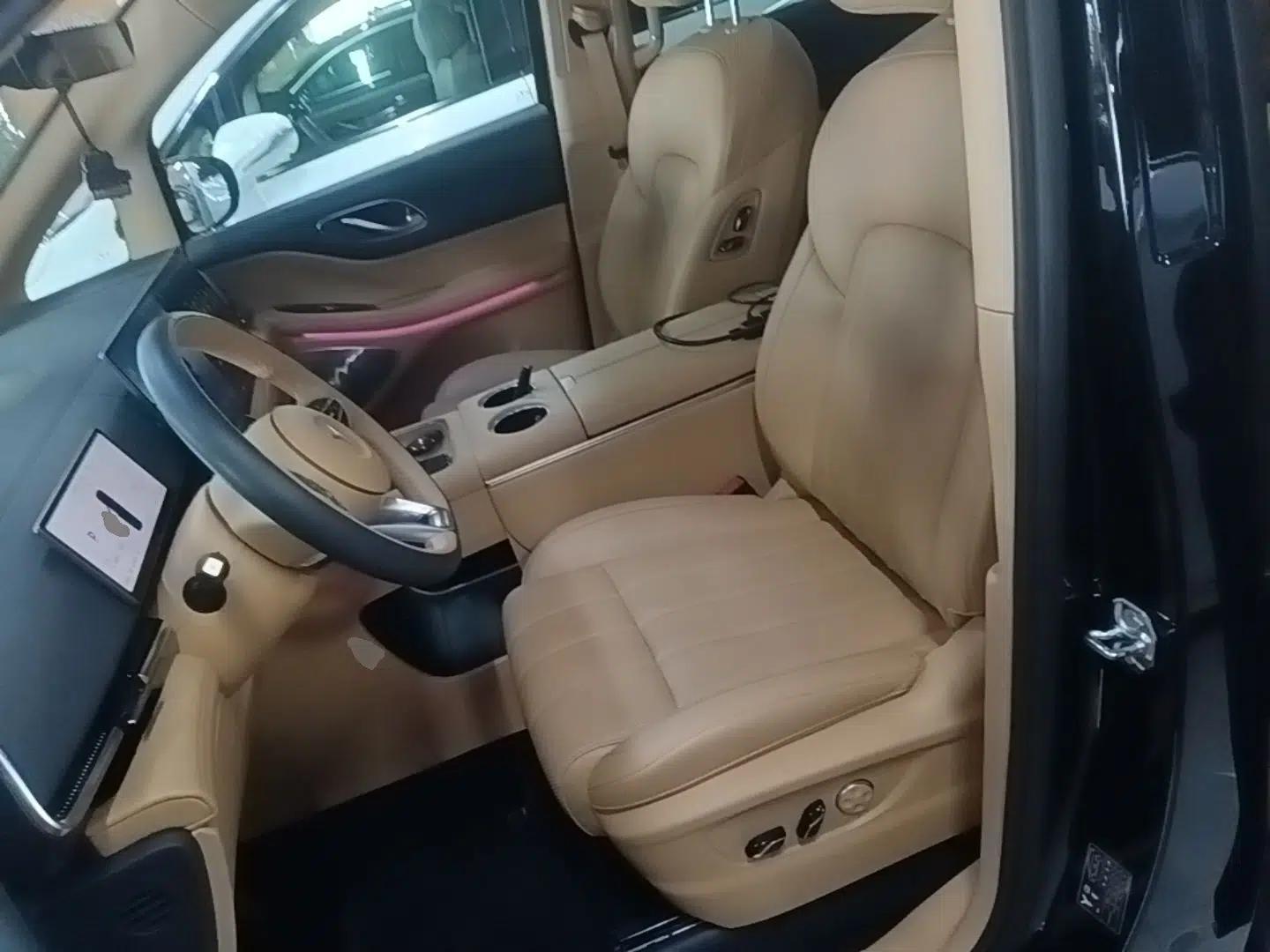 VOYAH Dream 2025 PHEV Four-Wheel Drive Prestige Kunpeng Edition — миниатюра 17