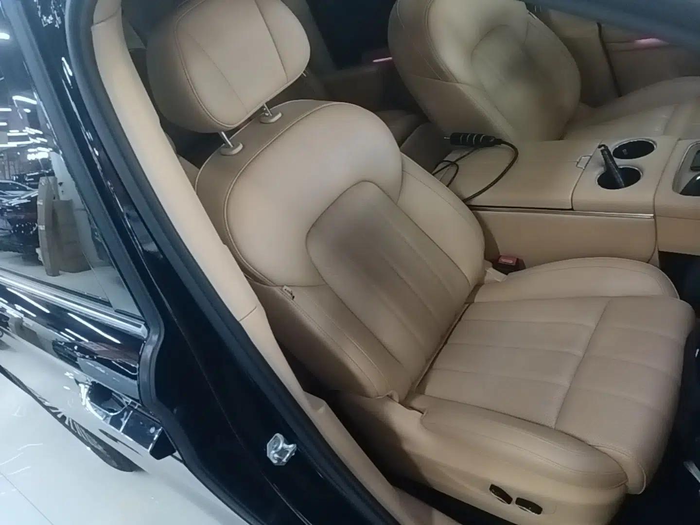 VOYAH Dream 2025 PHEV Four-Wheel Drive Prestige Kunpeng Edition — миниатюра 19