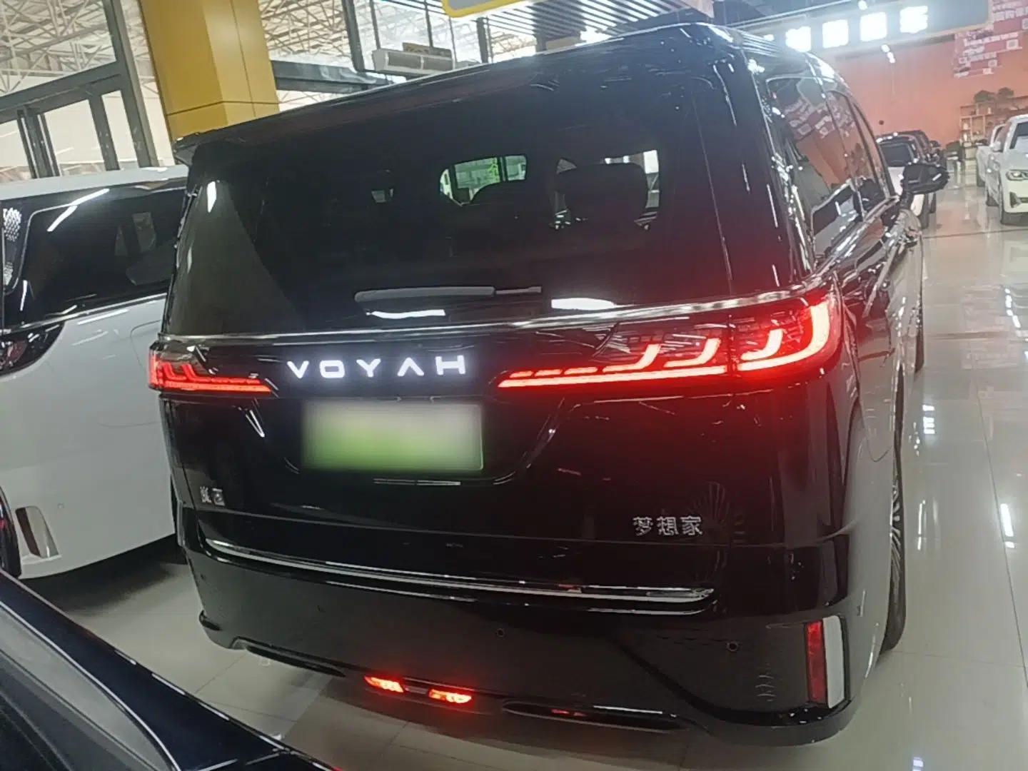 VOYAH Dream 2025 PHEV Four-Wheel Drive Prestige Kunpeng Edition — миниатюра 5