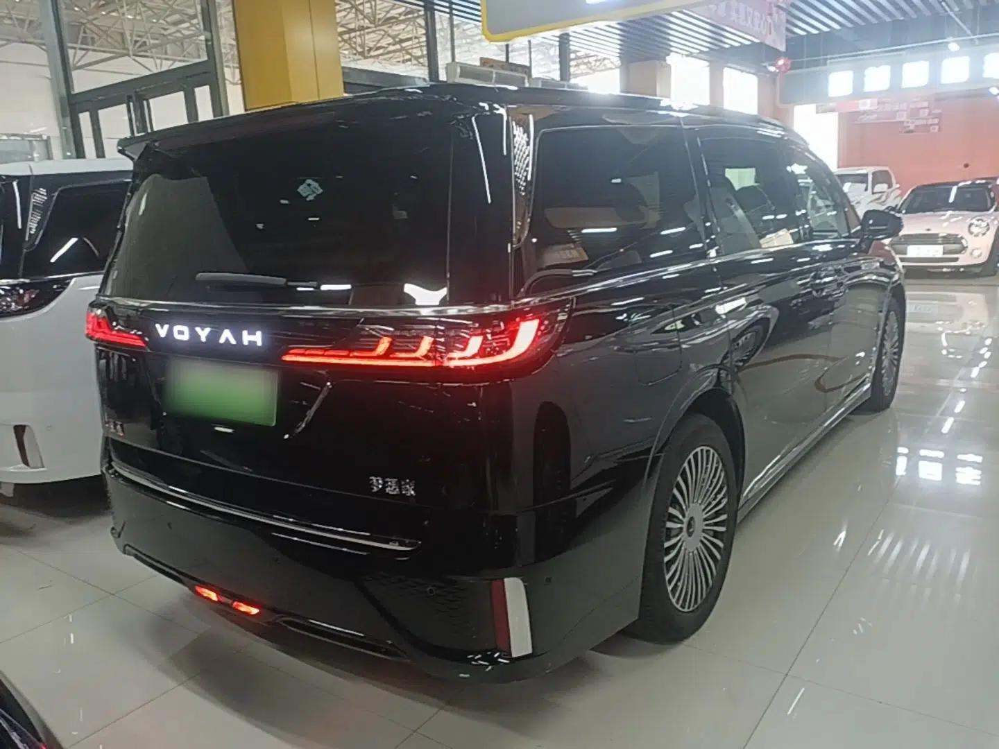 VOYAH Dream 2025 PHEV Four-Wheel Drive Prestige Kunpeng Edition — миниатюра 6
