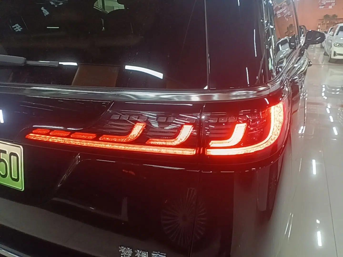 VOYAH Dream 2025 PHEV Four-Wheel Drive Prestige Kunpeng Edition — миниатюра 9