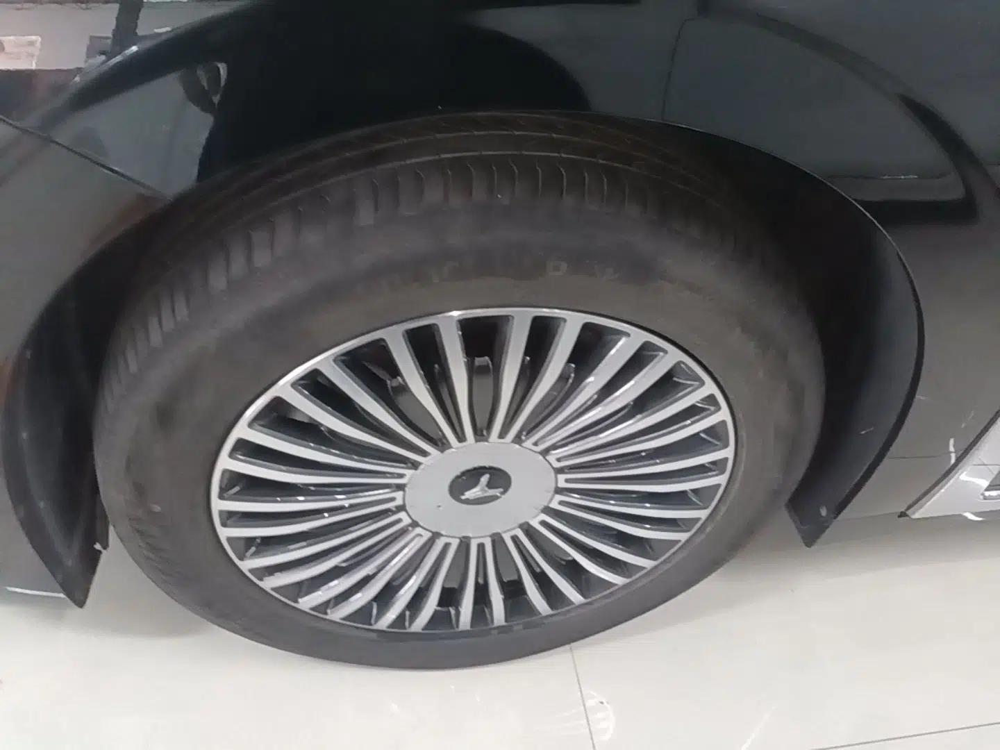 VOYAH Dream 2025 PHEV Four-Wheel Drive Prestige Kunpeng Edition — миниатюра 10