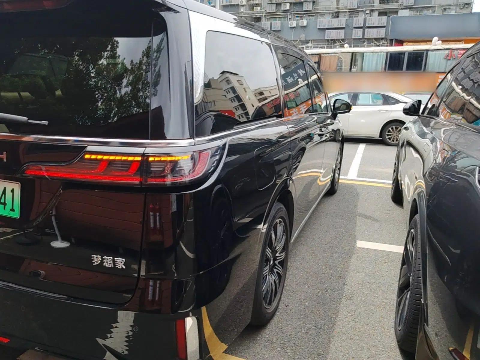 VOYAH Dream 2025 EV Long-range Century Edition — миниатюра 9