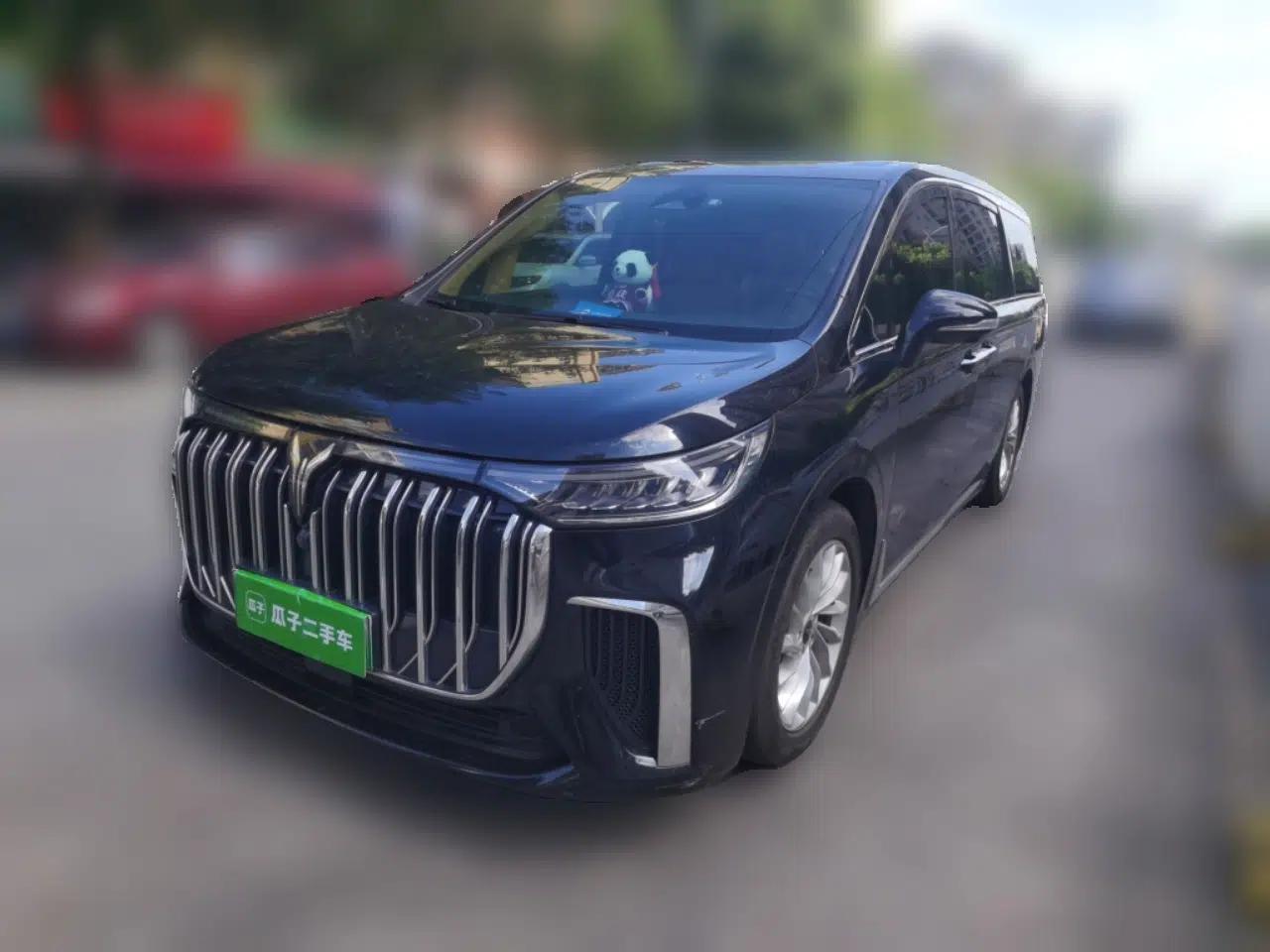 VOYAH Dream 2024 PHEV Extended-Range Premium Edition — миниатюра 1