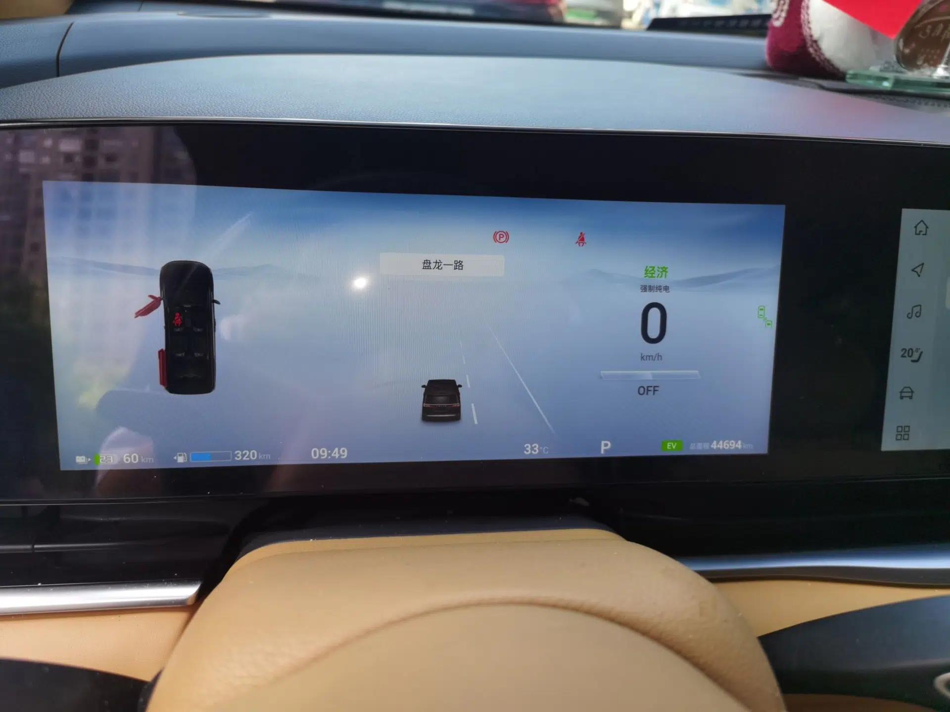 VOYAH Dream 2024 PHEV Extended-Range Premium Edition — миниатюра 11