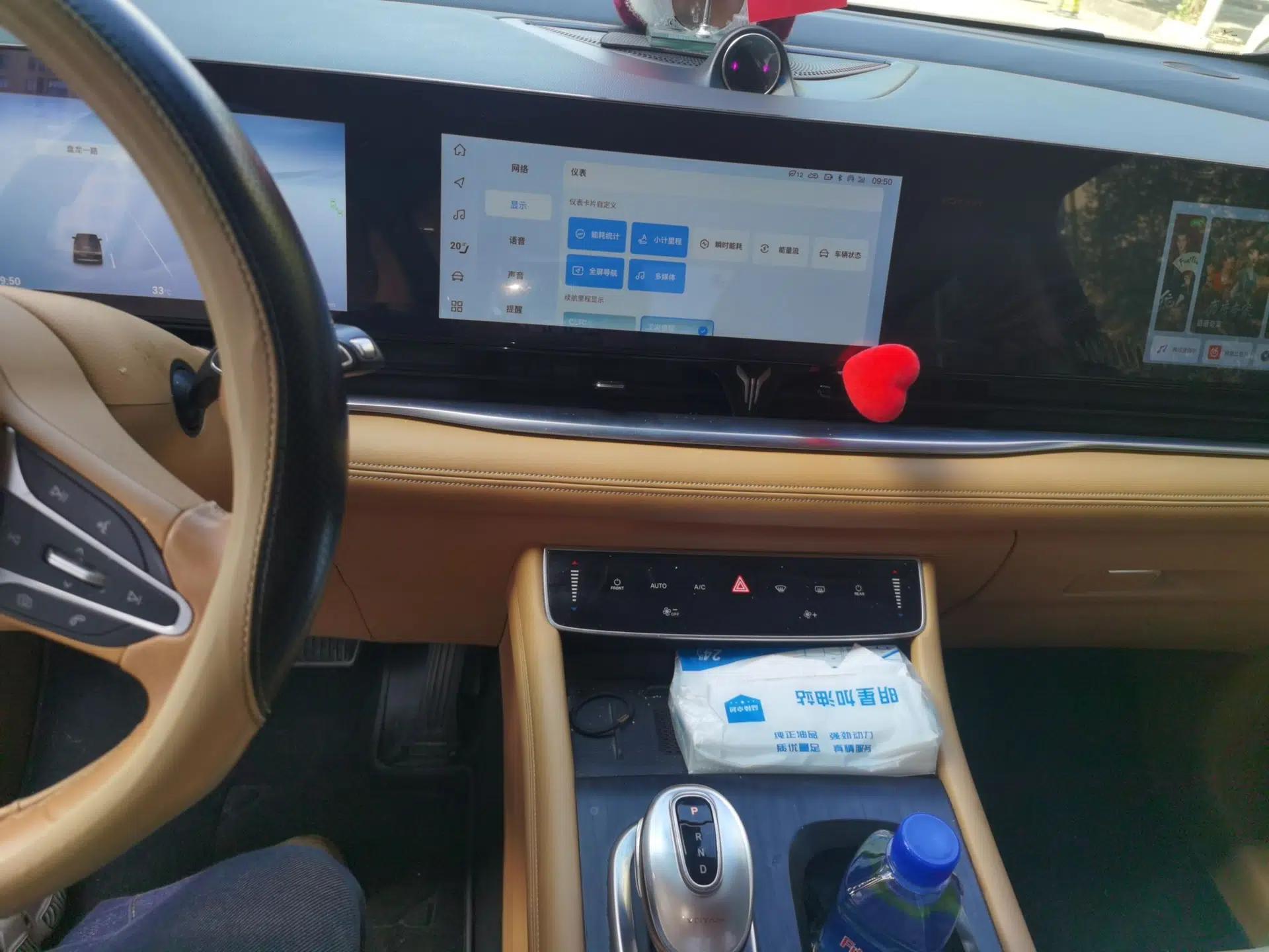 VOYAH Dream 2024 PHEV Extended-Range Premium Edition — миниатюра 13