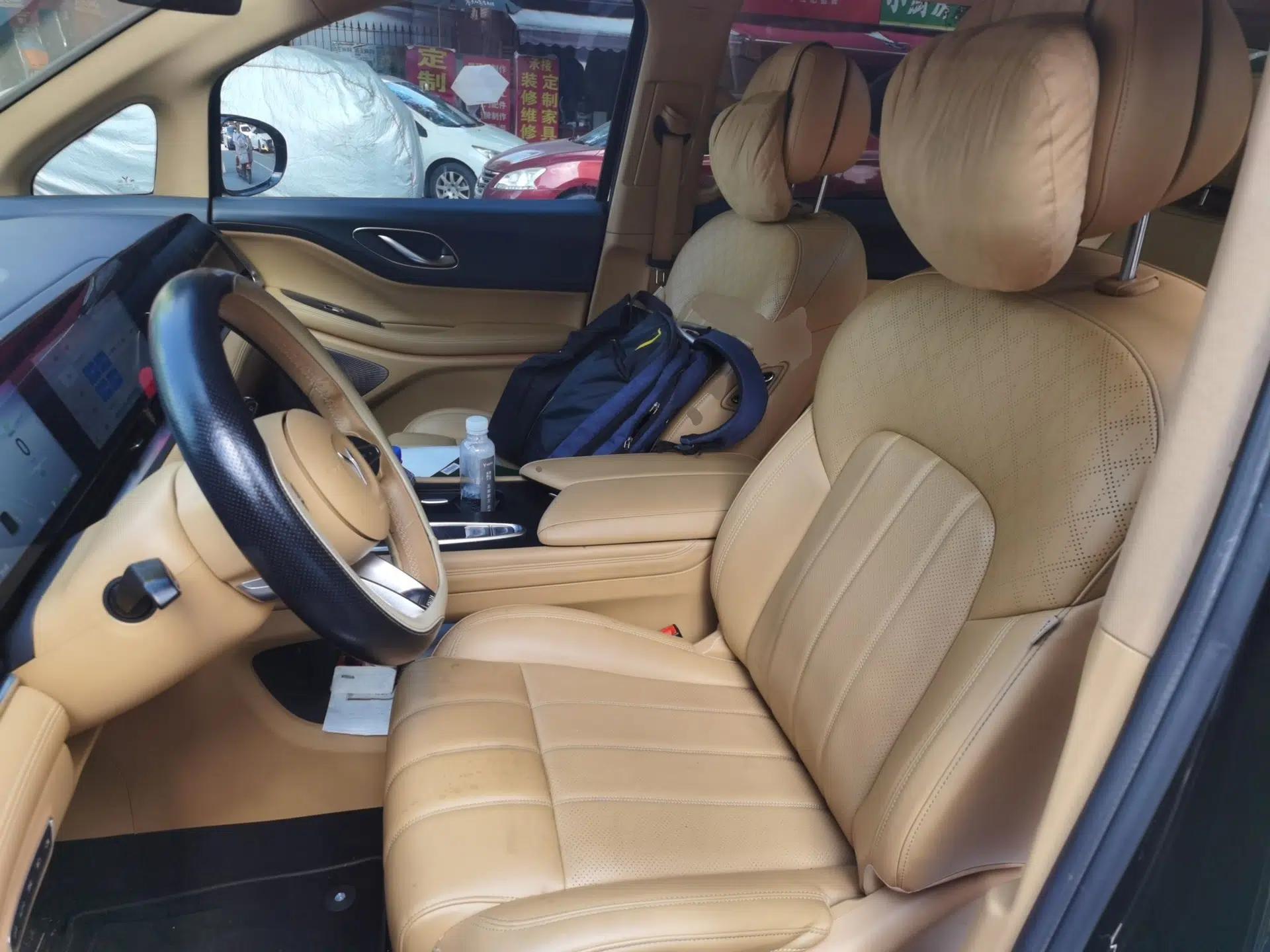 VOYAH Dream 2024 PHEV Extended-Range Premium Edition — миниатюра 15