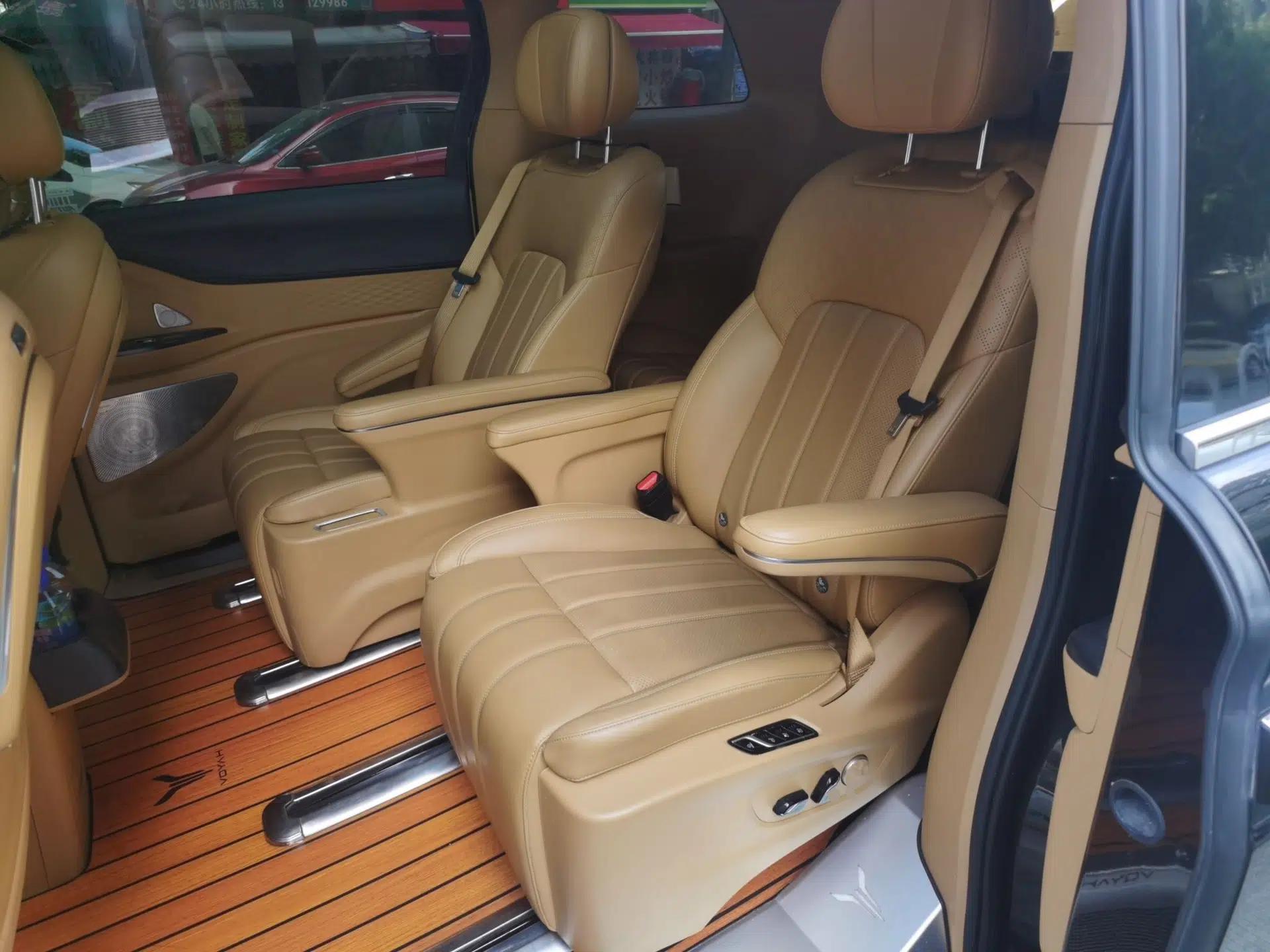 VOYAH Dream 2024 PHEV Extended-Range Premium Edition — миниатюра 17