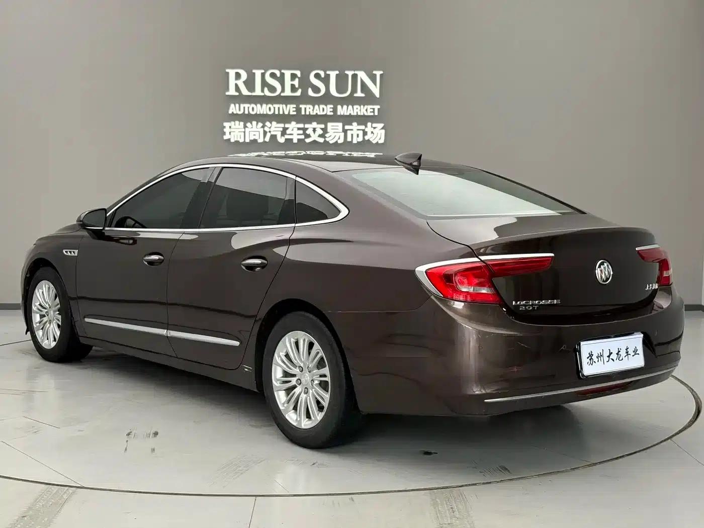 Buick LaCrosse 2018 20T Elite — миниатюра 9