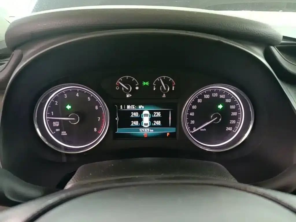 Buick LaCrosse 2018 20T Elite — миниатюра 12