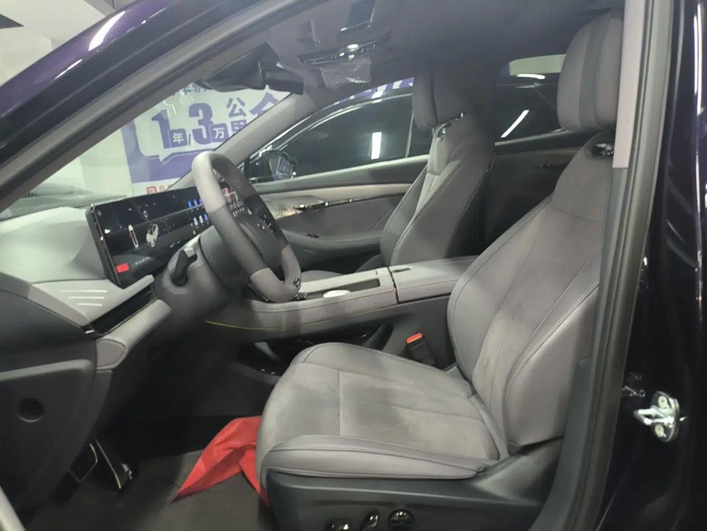 VOYAH PASSION 2024 PHEV Four-Wheel Drive Ultra-Long Range Executive Edition — миниатюра 17
