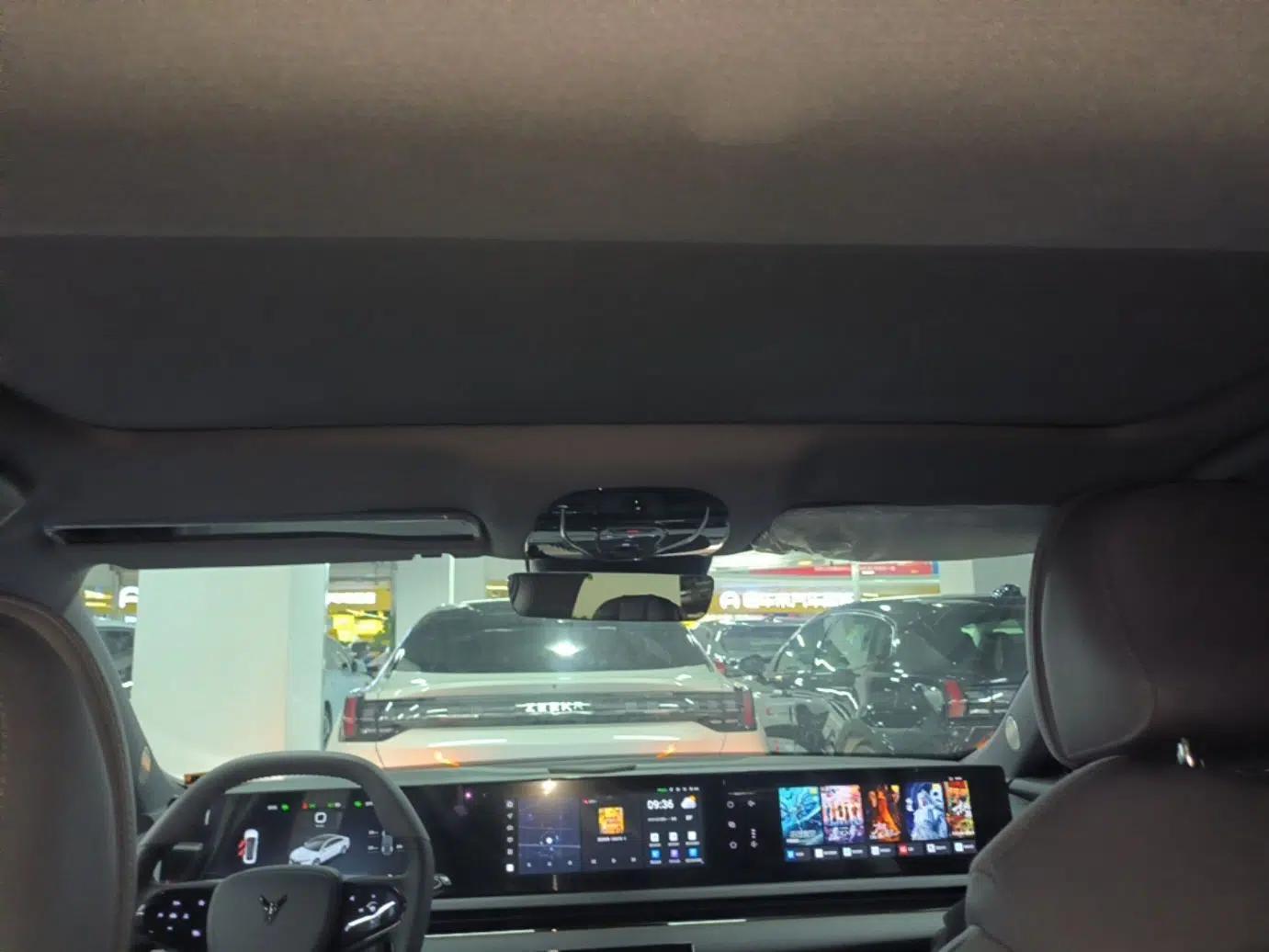 VOYAH PASSION 2024 PHEV Four-Wheel Drive Ultra-Long Range Executive Edition — миниатюра 21