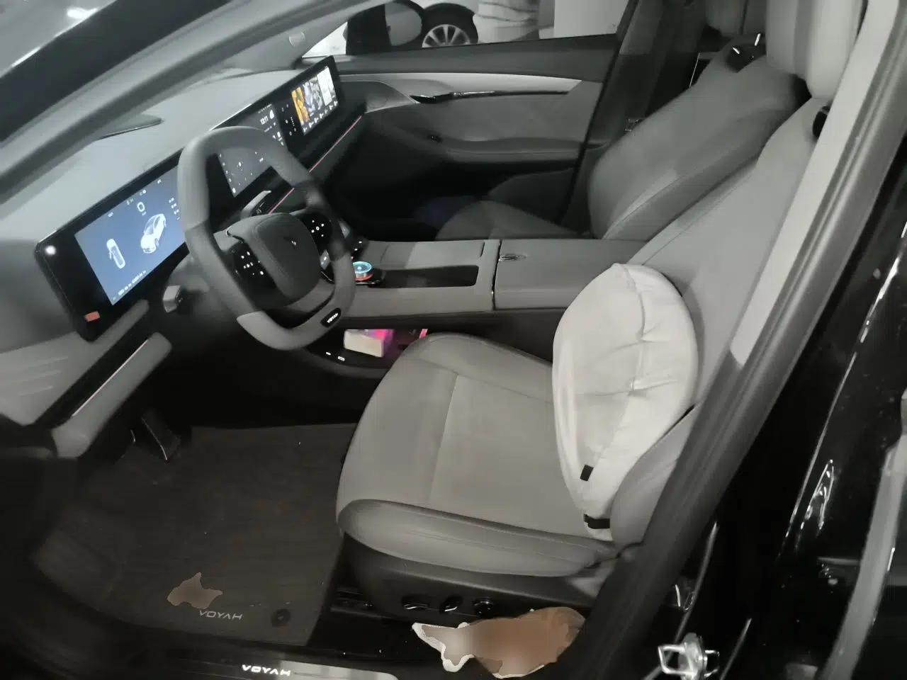 VOYAH PASSION 2024 PHEV Four-Wheel Drive Ultra-Long Range Executive Edition — миниатюра 15