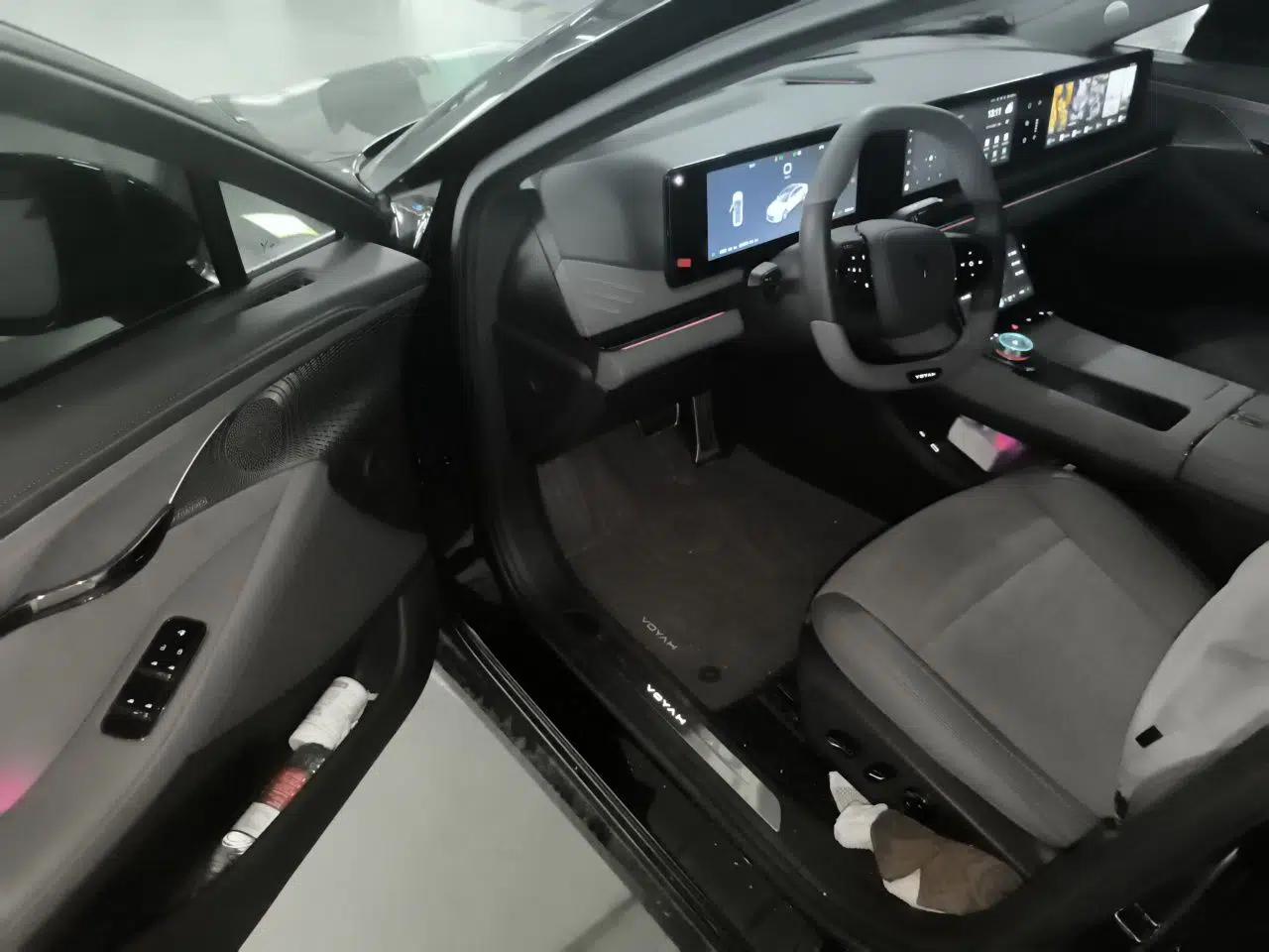 VOYAH PASSION 2024 PHEV Four-Wheel Drive Ultra-Long Range Executive Edition — миниатюра 16